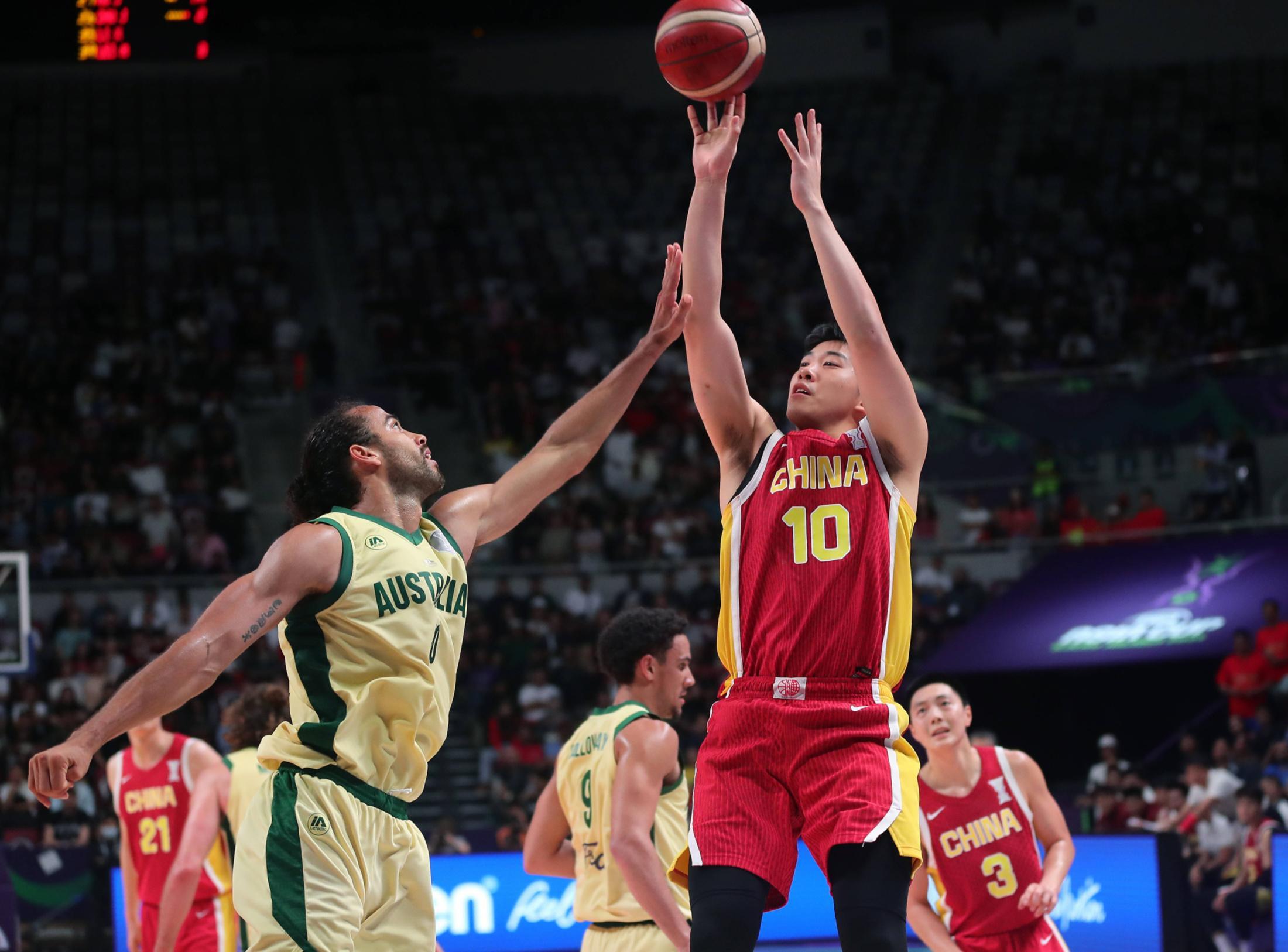 包含深圳男篮训练开放日，加时末段造点机会引欢呼，中超在即，球队文化再被提及的词条